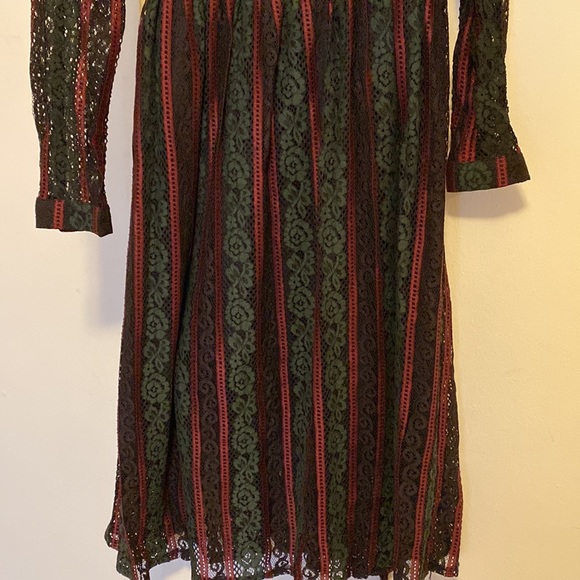 Lace patterned knee length dress - Picture 3 of 8